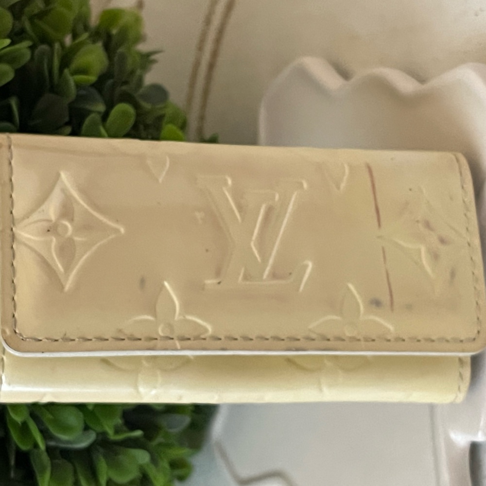 Louis Vuitton Vernis Patent leather Cream Card Holder - Picture 12 of 14